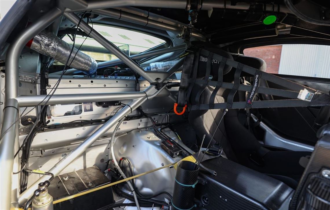 2021-aston-martin-vantage-amr-gt4