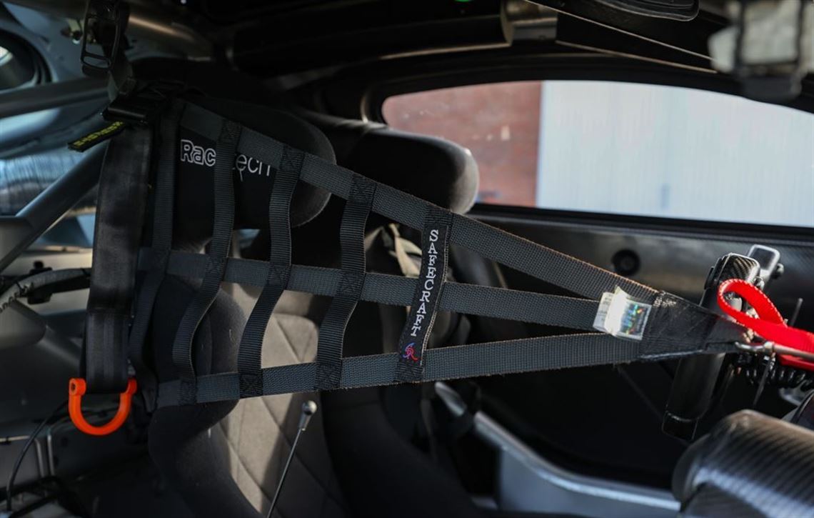 2021-aston-martin-vantage-amr-gt4