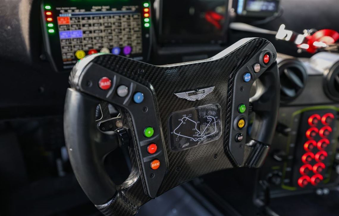 2021-aston-martin-vantage-amr-gt4