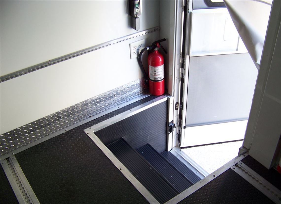 haulmark-two-car-motor-garage-2014-freigthlin