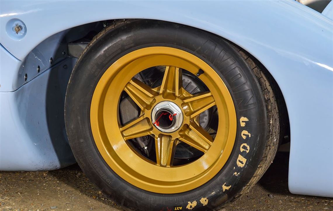 lola-t70-mk3b