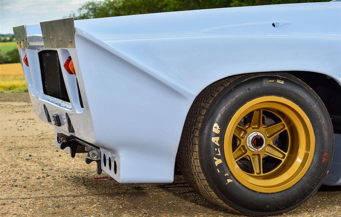 lola-t70-mk3b