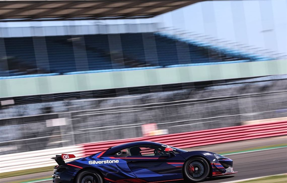 2017-mclaren-570-gt4---charity-auction